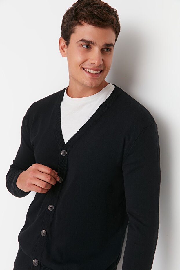 Siyah Slim Fit Pamuklu V Yaka Düğmeli Hırka TMNAW21HI0274 - 2