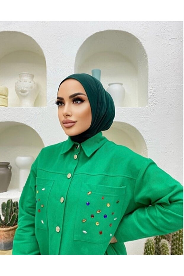 وشاح حجاب مرصع باللون الزمردي