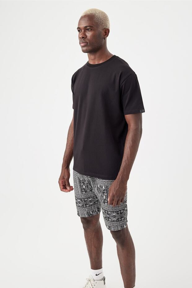 تي شيرت أسود أساسي للرجال - 2