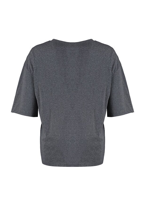 Antrasit Geniş Kalıp Nakış Detaylı Örme Büyük Beden T-Shirt TBBSS22BF00002 - 6