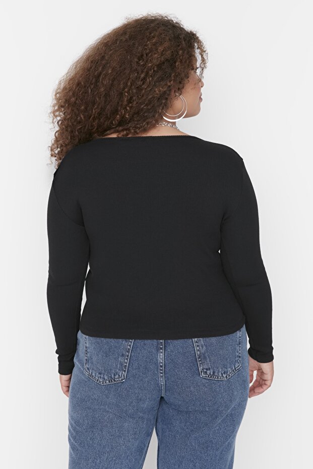 Siyah Havuz Yaka Çıtçıt Detaylı Fitted/Vücuda Oturan Örme Crop Büyük Beden Bluz TBBAW23AF00030 - 6