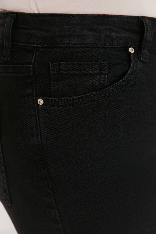 Siyah Yüksek Bel Dar Paça Esnek Skinny Büyük Beden Jeans TBBAW23CJ00032 - 4