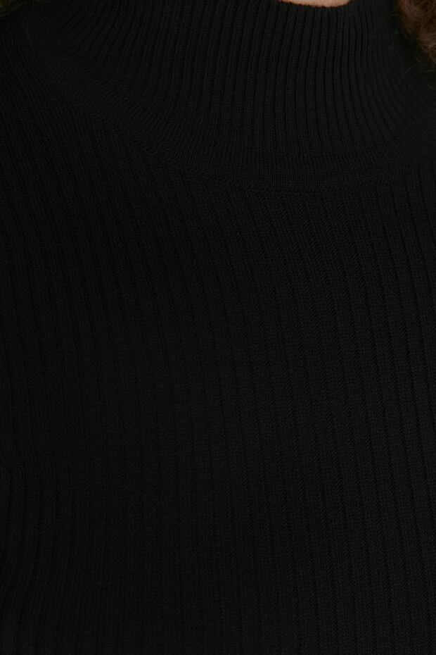 Czarny cienki sweter z golfem TBBAW23AN00022 - 4