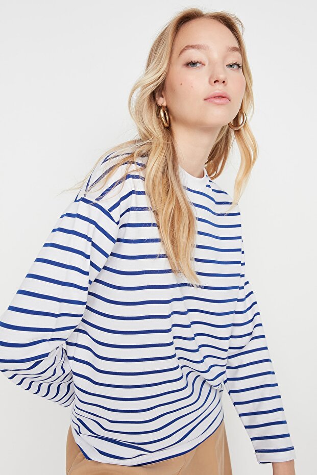 Beyaz Çizgili Oversize/Geniş Kesim Bisiklet Yaka İnce Örme Sweatshirt TWOAW23SW00326 - 3