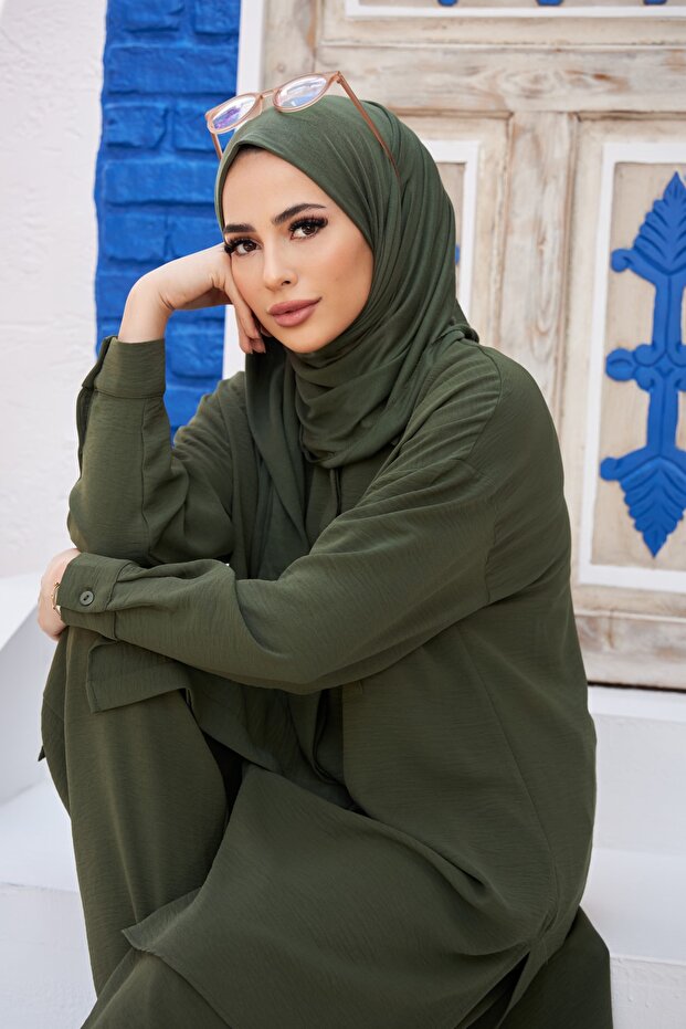 شال قطني ممشط باللون الأخضر الكاكي