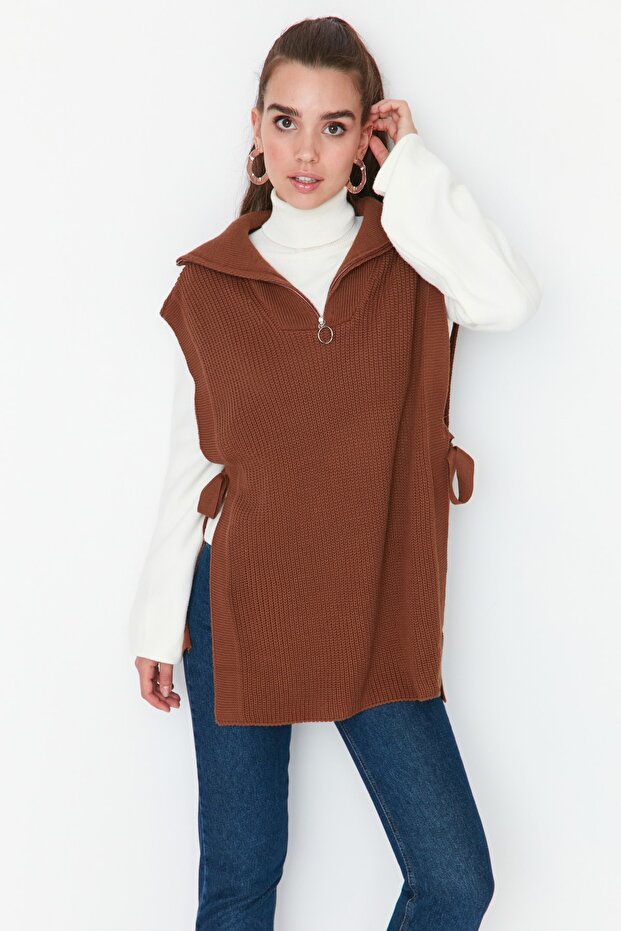 Brown Zippered Collar Side Tie Detailed Knitwear Sweater TCTAW22UV0009