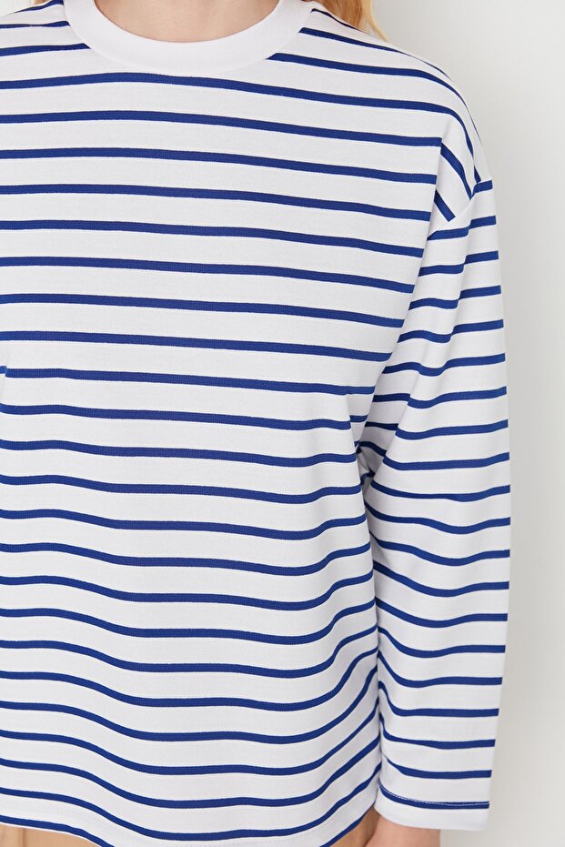Beyaz Çizgili Oversize/Geniş Kesim Bisiklet Yaka İnce Örme Sweatshirt TWOAW23SW00326 - 6