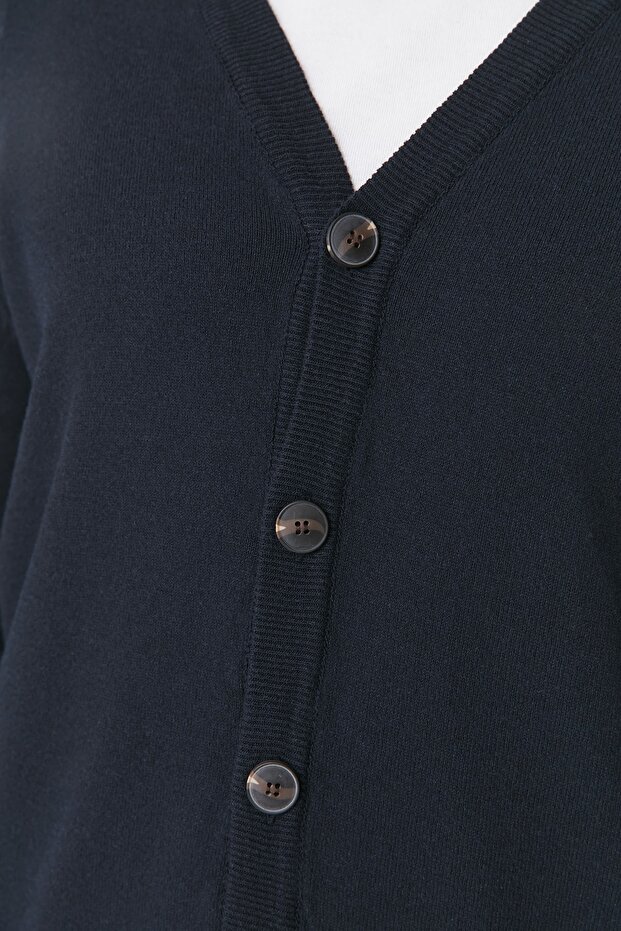 Lacivert Erkek Slim Fit Pamuklu V Yaka Düğmeli Hırka TMNAW21HI0274 - 6
