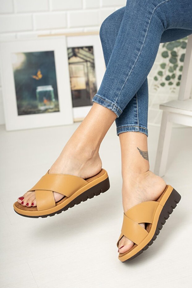 Della Cross Comfort Slippers