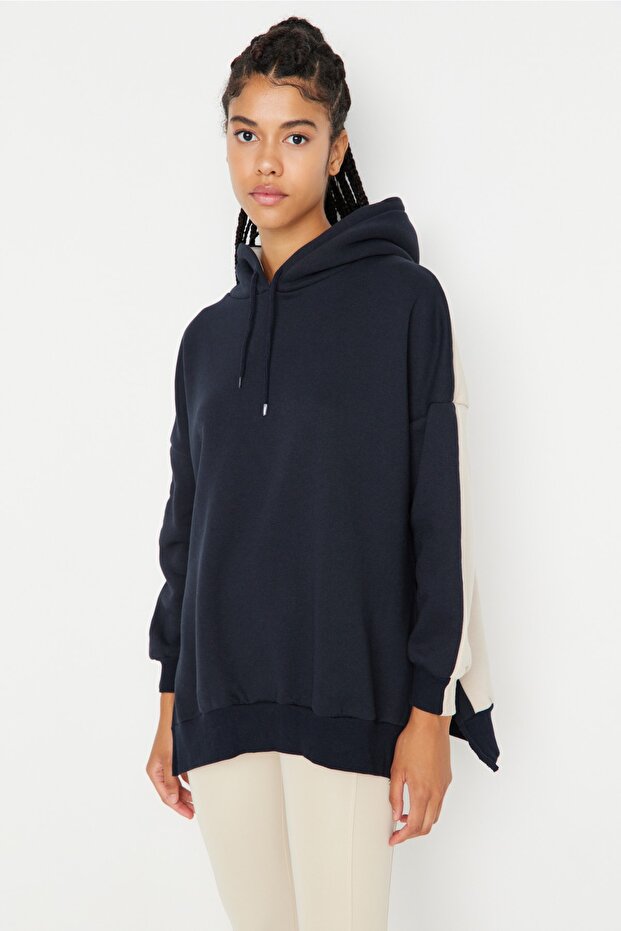 Lacivert Pamuklu Renk Bloklu Geniş Kalıp İçi Polarlı Örme Spor Sweatshirt TWOSS22SW0074 - 2