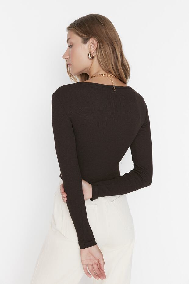 Kahverengi Dikiş Detaylı Fitted/Vücuda Oturan Crop Fitilli Esnek Örme Bluz TWOAW22BZ0530 - 5