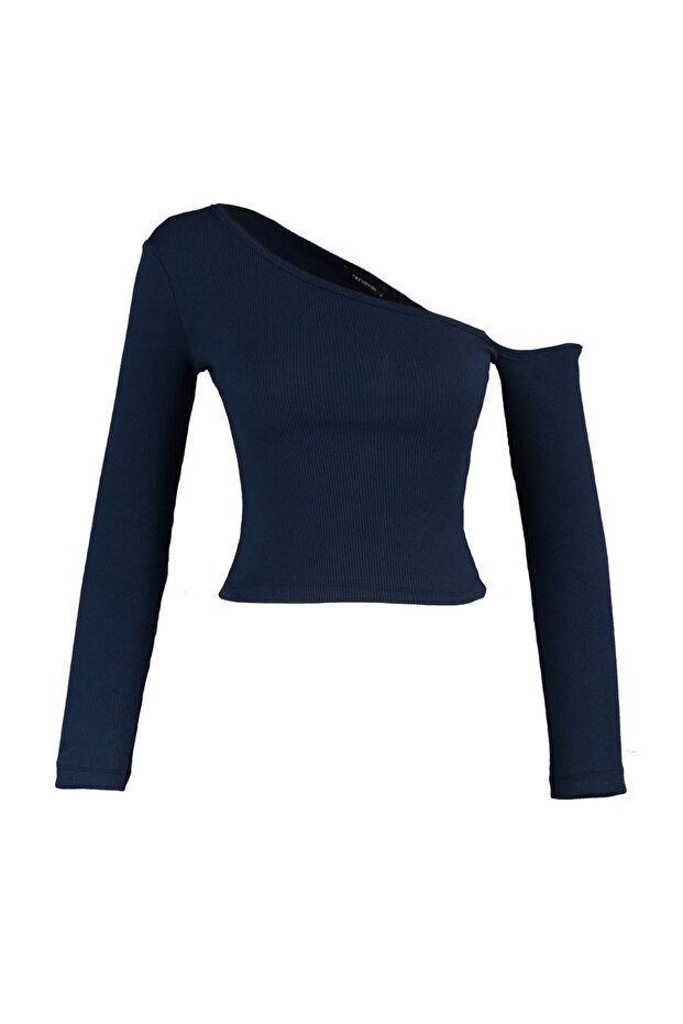 Indigo Fitted/Vücuda Oturan Asimetrik Yaka Omzu Açık Fitilli Esnek Örme Bluz TWOAW23BZ00088 - 5