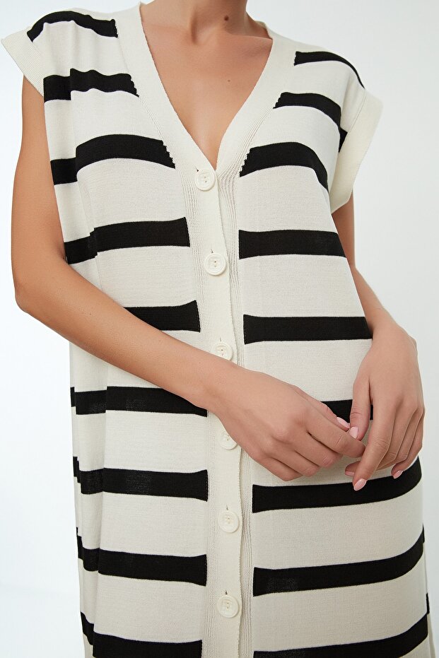Siyah Oversize Midi Elbise TWOSS22EL1076 - 4