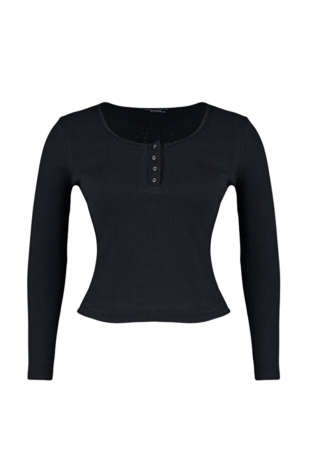 Siyah Havuz Yaka Çıtçıt Detaylı Fitted/Vücuda Oturan Örme Crop Büyük Beden Bluz TBBAW23AF00030 - 8