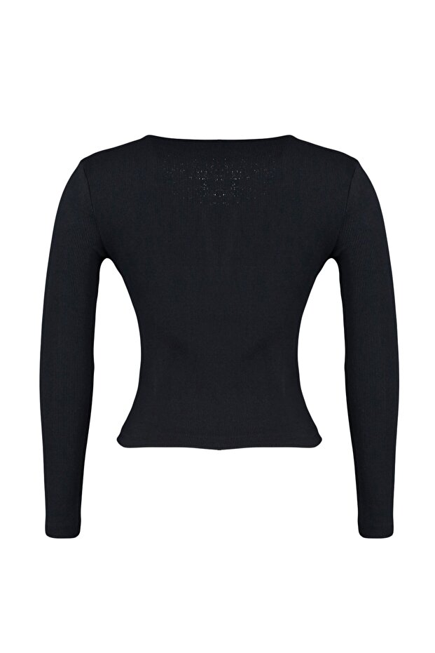 Siyah Havuz Yaka Çıtçıt Detaylı Fitted/Vücuda Oturan Örme Crop Büyük Beden Bluz TBBAW23AF00030 - 7