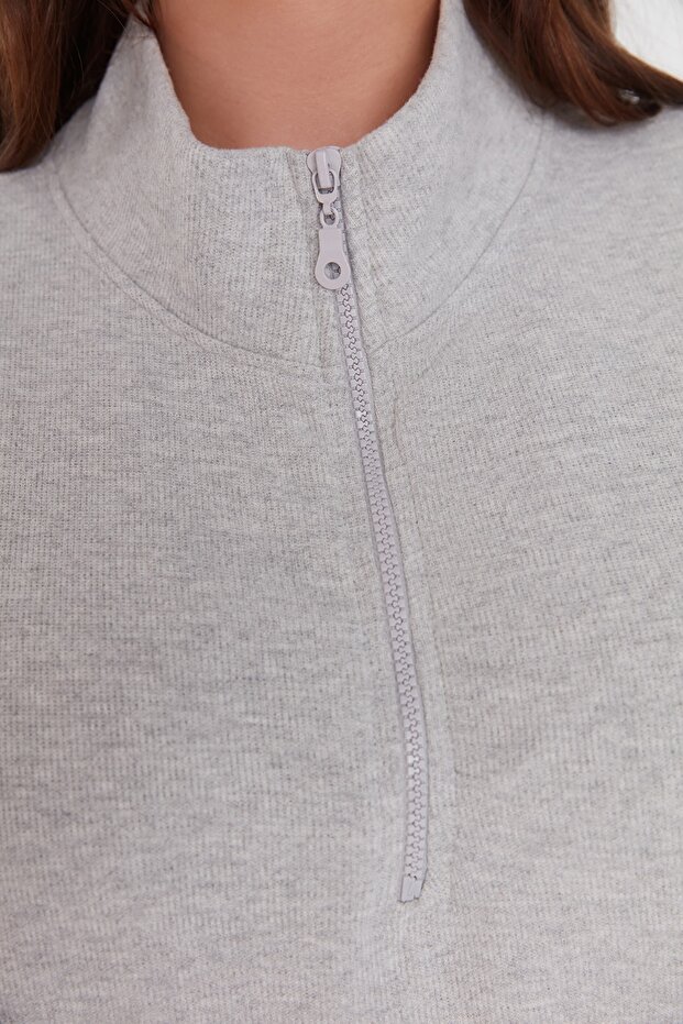 Gri Selanik/Triko Görünümlü Fermuarlı Yaka Regular/Normal Kalıp Örme Sweatshirt TBBAW23AO00006 - 4