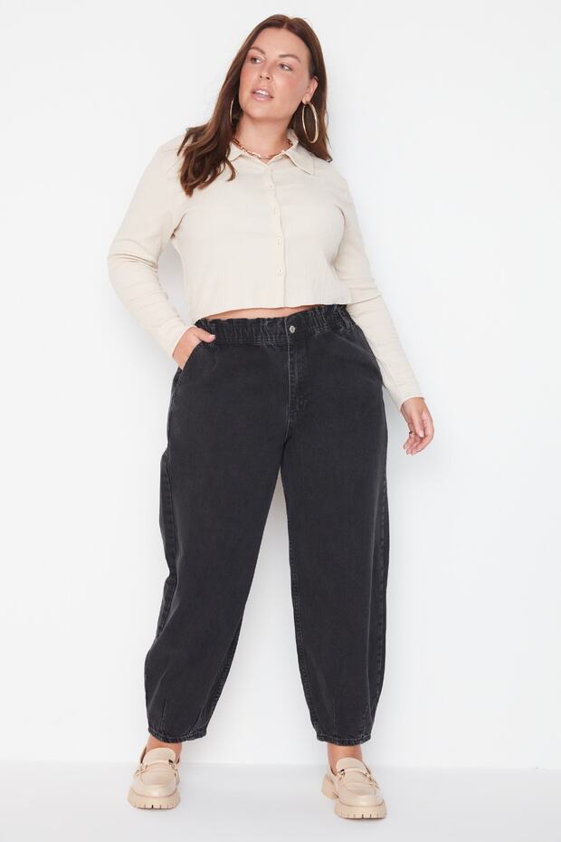 Siyah Yüksek Bel Paça Detaylı %100 Pamuk Cepli Mom Fit Büyük Beden Jeans TBBAW23CJ00007 - 8