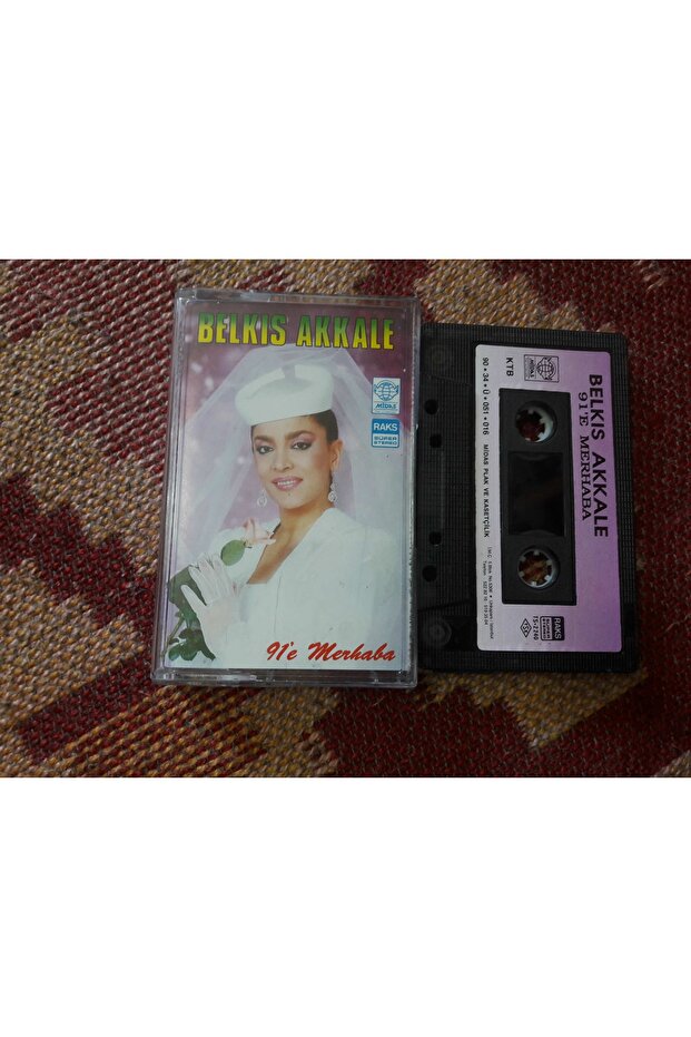 Belkis Akkale Hello Paper Printing to 91