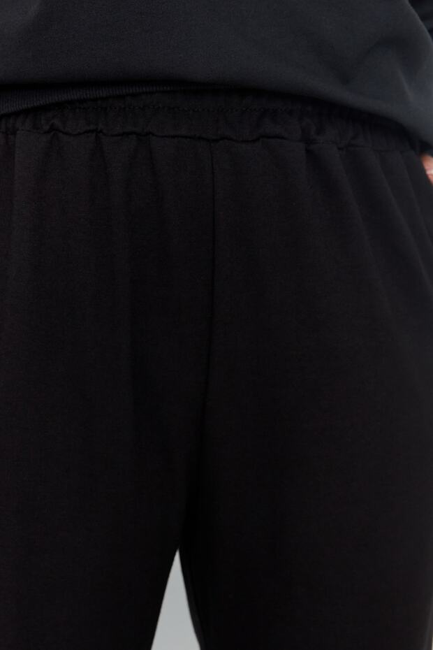 Siyah Geniş Kesim İnce Örme Büyük Beden Eşofman Altı TBBAW23AJ00007 - 9