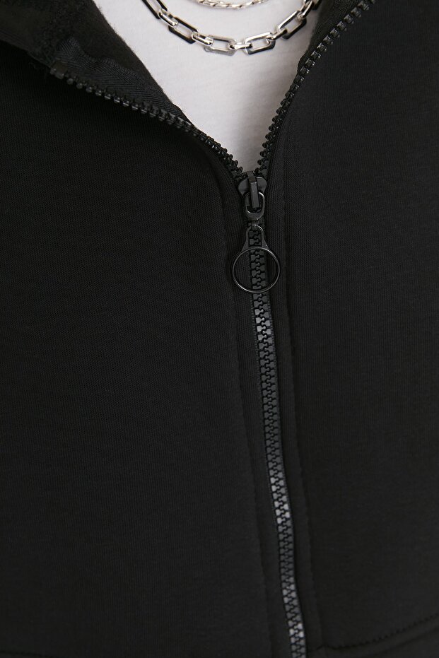 Siyah Basic Fermuarlı Kapüşonlu Crop Kalın İçi Polarlı Örme Sweatshirt TWOAW20SW0660 - 4