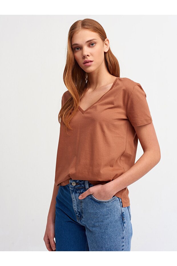 Kadın Bej V Yaka Basic T-shirt - 1