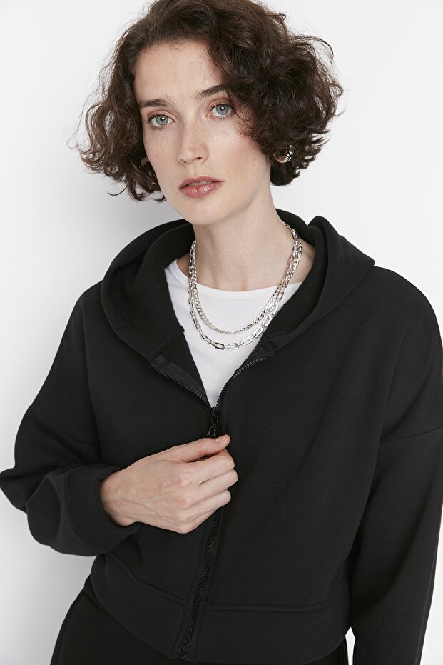 Siyah Basic Fermuarlı Kapüşonlu Crop Kalın İçi Polarlı Örme Sweatshirt TWOAW20SW0660 - 2