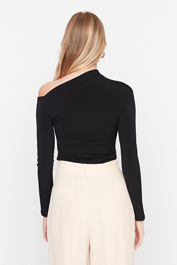 Siyah Slim Çıtçıtlı Asimetrik Yaka Esnek Örme Body TWOAW22BD0178 - 5