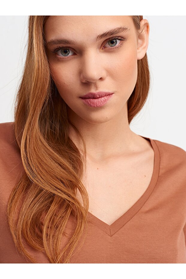 Kadın Bej V Yaka Basic T-shirt - 5