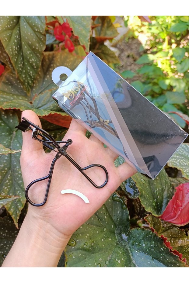 Sisa Eyelash Curler