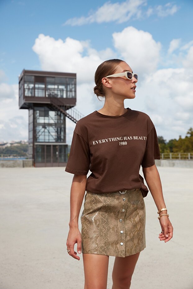Kahverengi %100 Pamuk Slogan Baskılı Relaxed/Geniş Rahat Kesim Örme T-Shirt TWOSS19GH0034 - 1