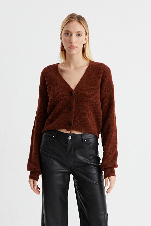 V-Neck Buttoned Knitwear Cardigan (b22-5753)