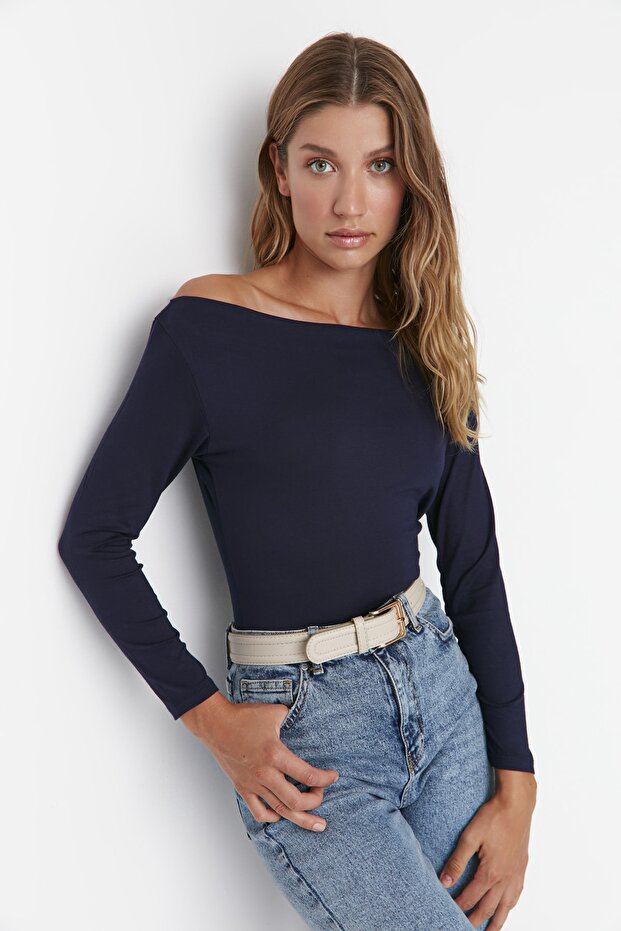 Lacivert Fitted/Vücuda Oturan Uzun Kol Kayık Yaka Viskoz Esnek Örme Bluz TWOAW21BZ0106