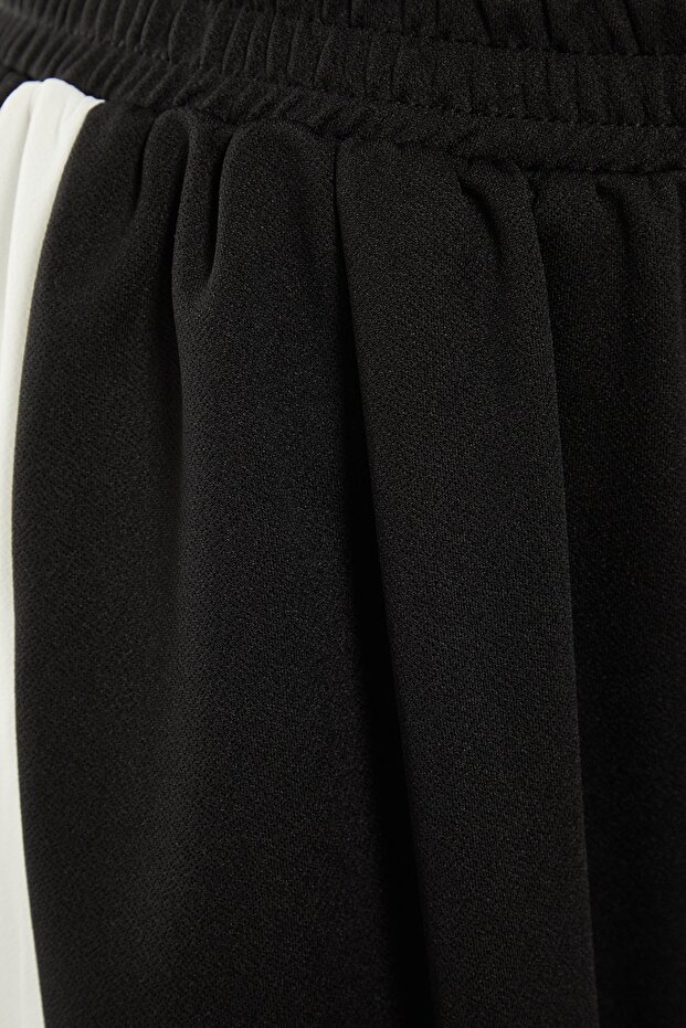 Siyah Beli Lastikli Şerit Detaylı Geniş Paça Örme Pantolon TBBAW23AR00018 - 7