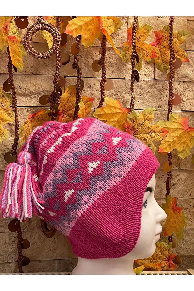 Girl's Tasseled Knitted Beret