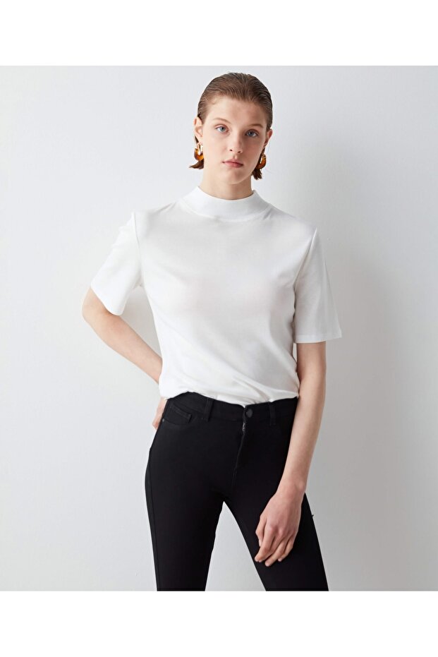 Dik Yaka Basic Tişört - 2