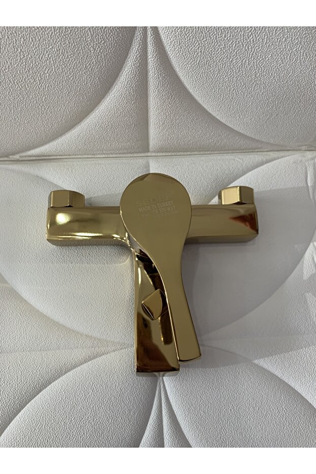 صنبور الحمام الذهبي - 2