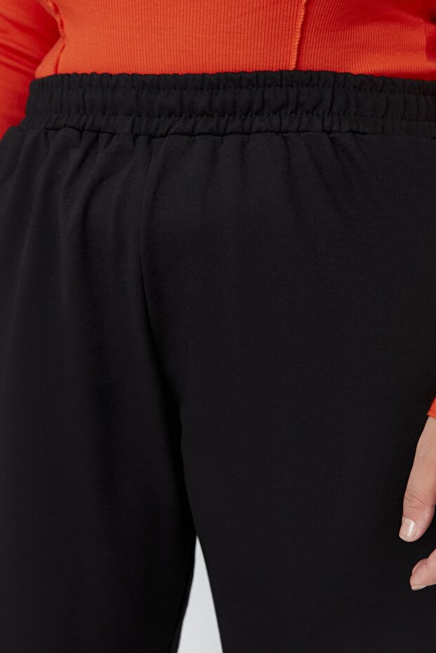 Siyah Loose Jogger İnce Paçası Lastikli Esnek Bel Örme Büyük Beden Eşofman Altı TBBAW23AJ00002 - 11