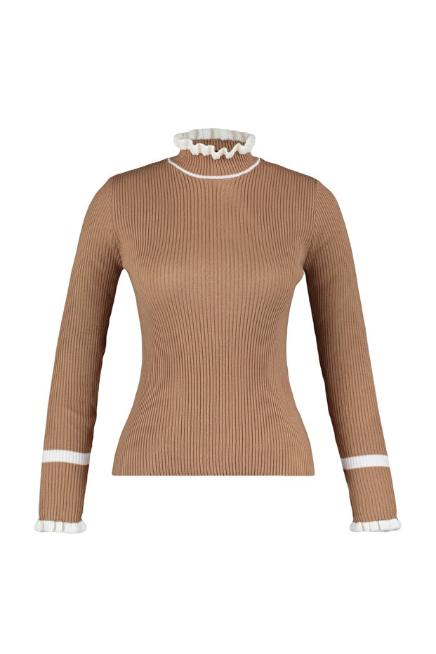 Kamelfarbener Strickpullover mit Blockfarbenmuster TWOAW22KZ1250 - 7