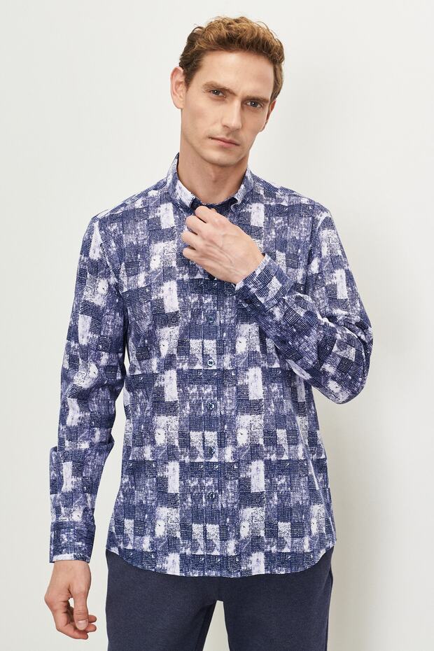 Erkek Lacivert Slim Fit Dar Kesim Düğmeli Yaka %100 Pamuk Baskılı Gömlek - 1