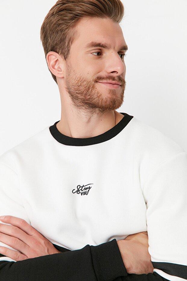 Ekru Regular/Normal Kesim Uzun Kollu Baskılı Panelli Sweatshirt TMNAW23SW00140 - 3