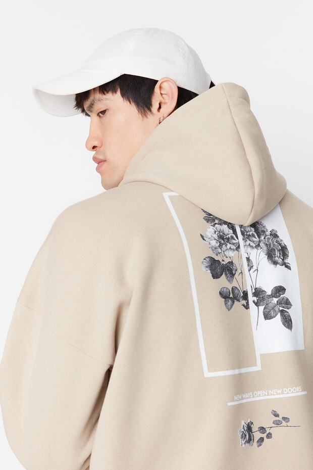 Bej Oversize/Geniş Kesim Kapüşonlu İçi Polar/Sıcak Tutan Çiçek Baskılı Sweatshirt TMNAW22SW1651 - 1