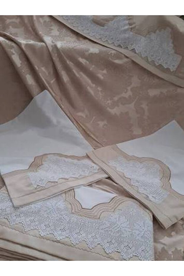 مجموعة بيكيه من الدانتيل مصنوعة يدويًا - كابتشينو