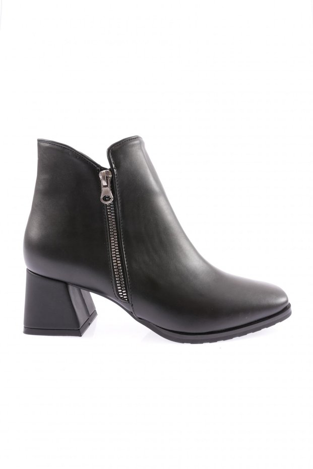 Women's Blunt Toe Zippered Heeled Boots Black 213130242674