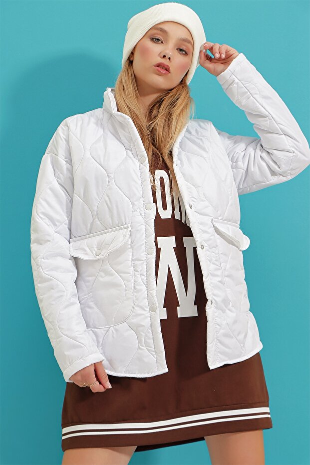 Dámský bílý prošívaný kabátek ALC-X9116 s podšívkou do kapsy pro miminko - 3