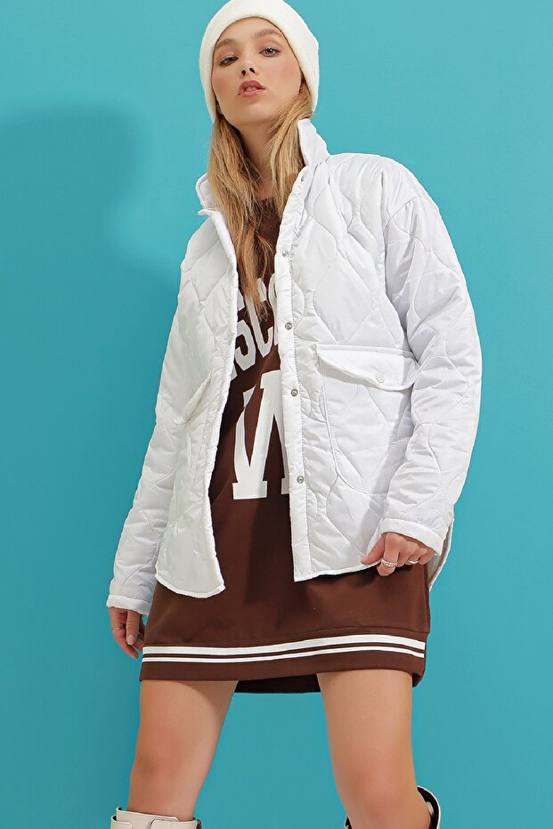 Dámský bílý prošívaný kabátek ALC-X9116 s podšívkou do kapsy pro miminko - 1