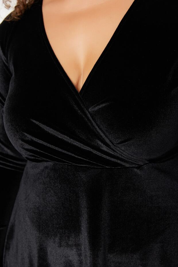 Čierne zamatové pletené šaty s dvojradovým golierom TBBAW23AH00117 - 5