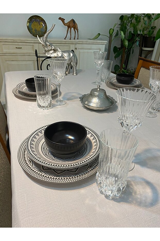 Dertsiz Masa Örtüsü - 2