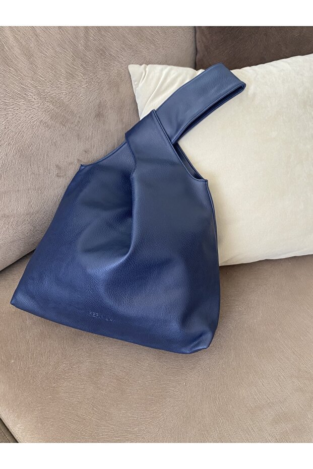Midi Pouch Bag
