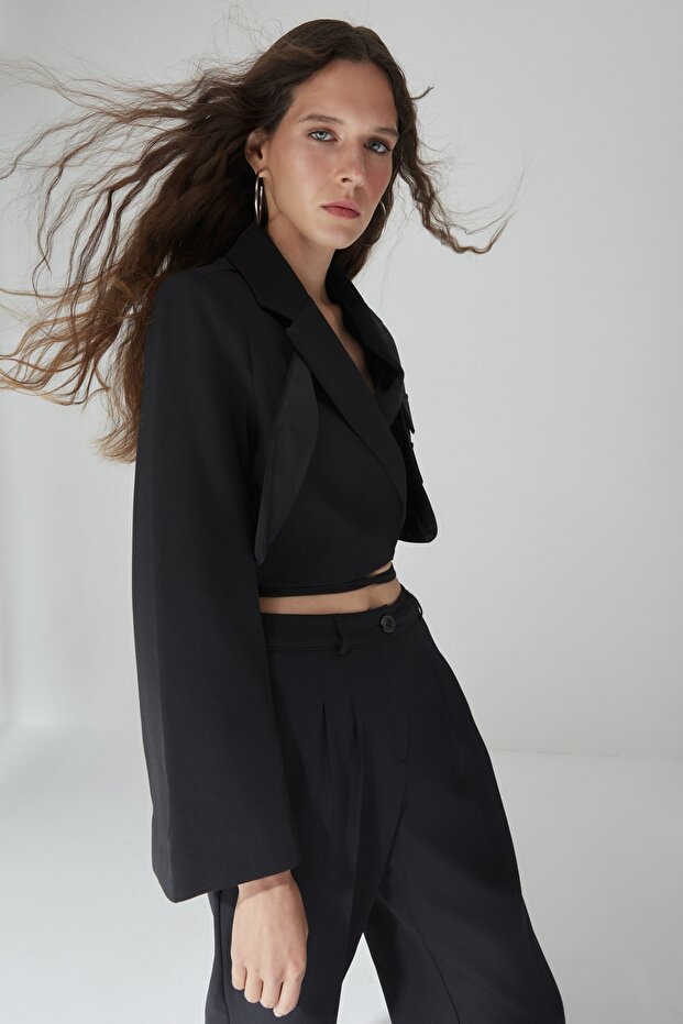 Siyah Crop Astarlı Kruvaze Kapama Dokuma Blazer Ceket TWOAW23BC00076 - 2