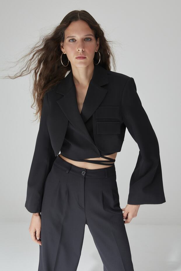 Siyah Crop Astarlı Kruvaze Kapama Dokuma Blazer Ceket TWOAW23BC00076 - 1